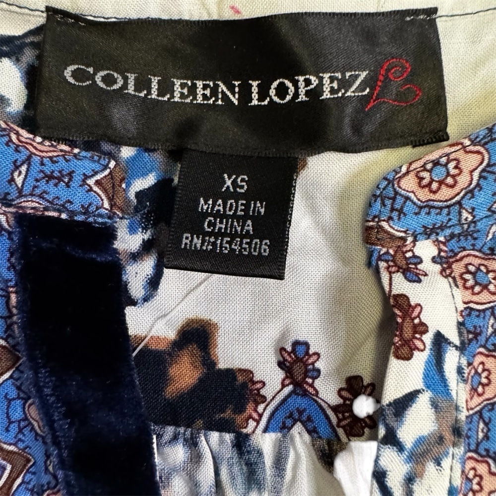 Colleen Lopez Blue & White Paisley Tunic Top Size XS V Neck Velvet Trim NWOT - Picture 4 of 9